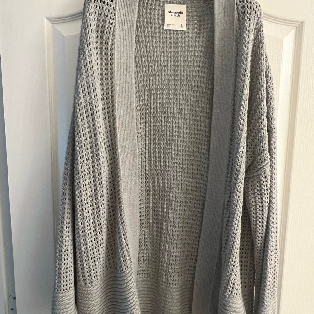 Abercrombie & Fitch Light Gray Knit Sweater